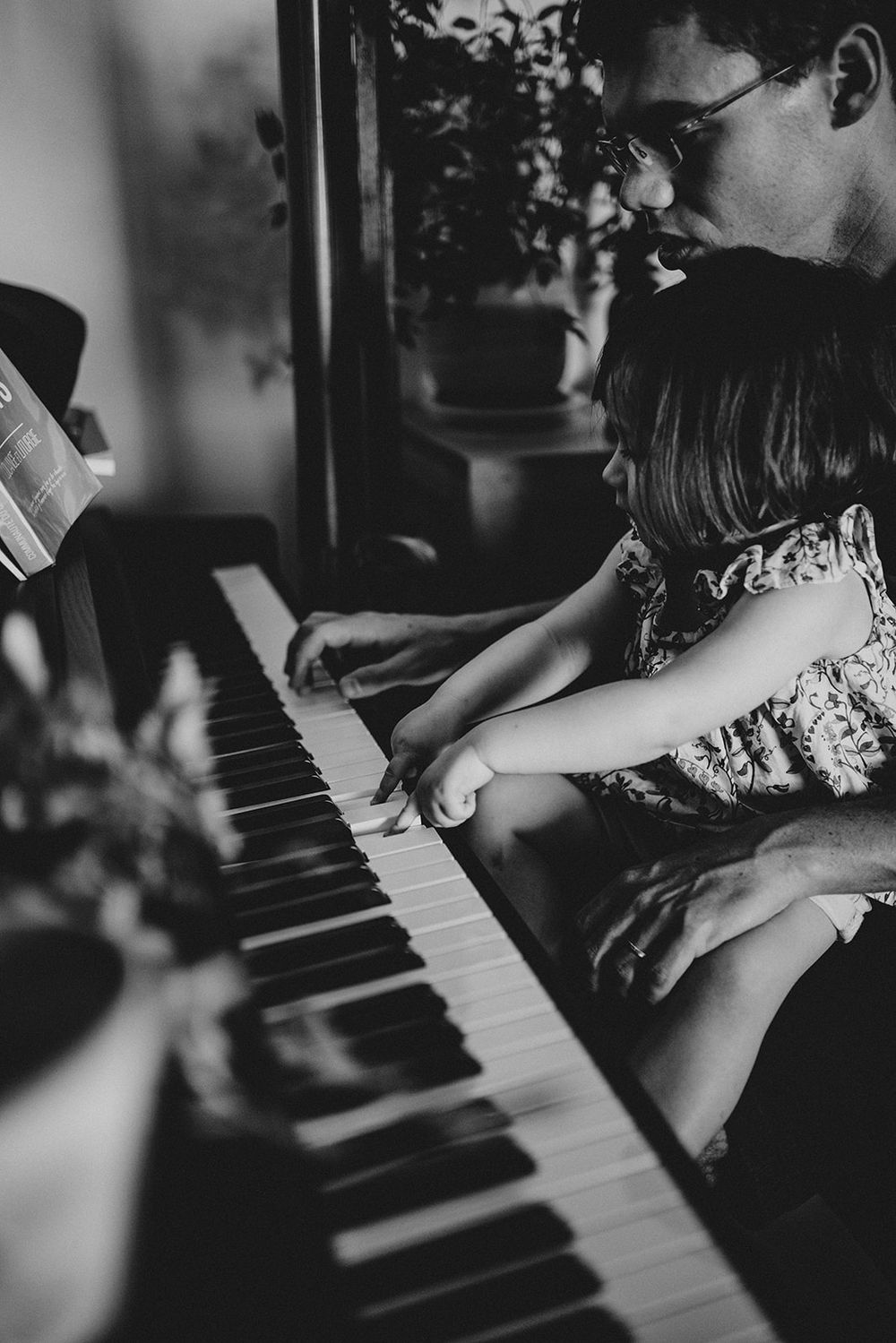 Enfant et parent, complicité du quotidien — ANtO photographe Auvergne