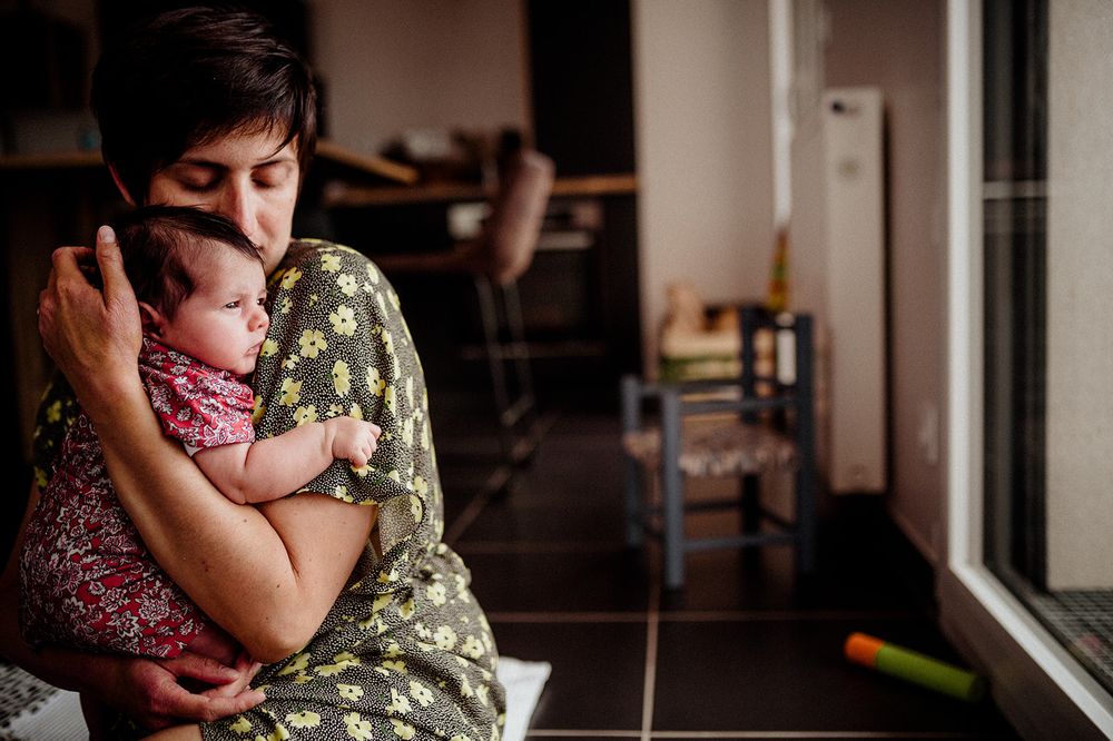 Bébé et parent complices, instant naturel — ANtO photographe Auvergne