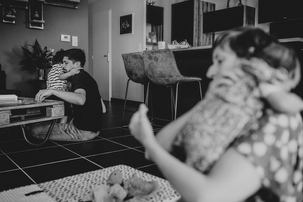 Portrait spontané de bébé en lumière naturelle — séance famille ANtO photographe