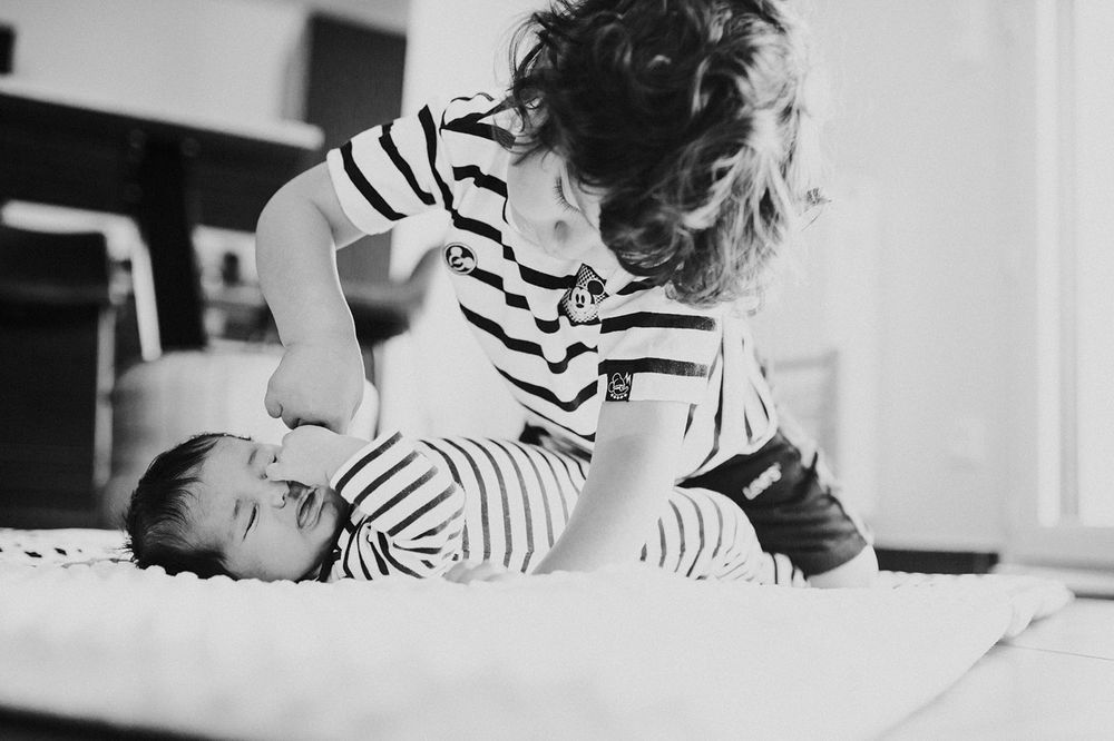 Éveil de bébé, portrait naturel en intérieur — ANtO photographe Auvergne