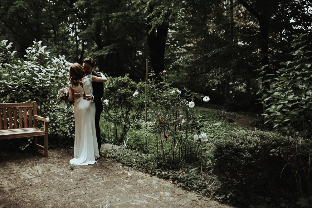 Jardins de Bâle avant la cérémonie folk — mariage Karolina & David 2022 · ANtO photographe mariage Suisse