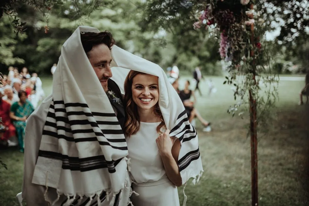 Échange des vœux lors de la cérémonie folk à Bâle — mariage Karolina & David 2022