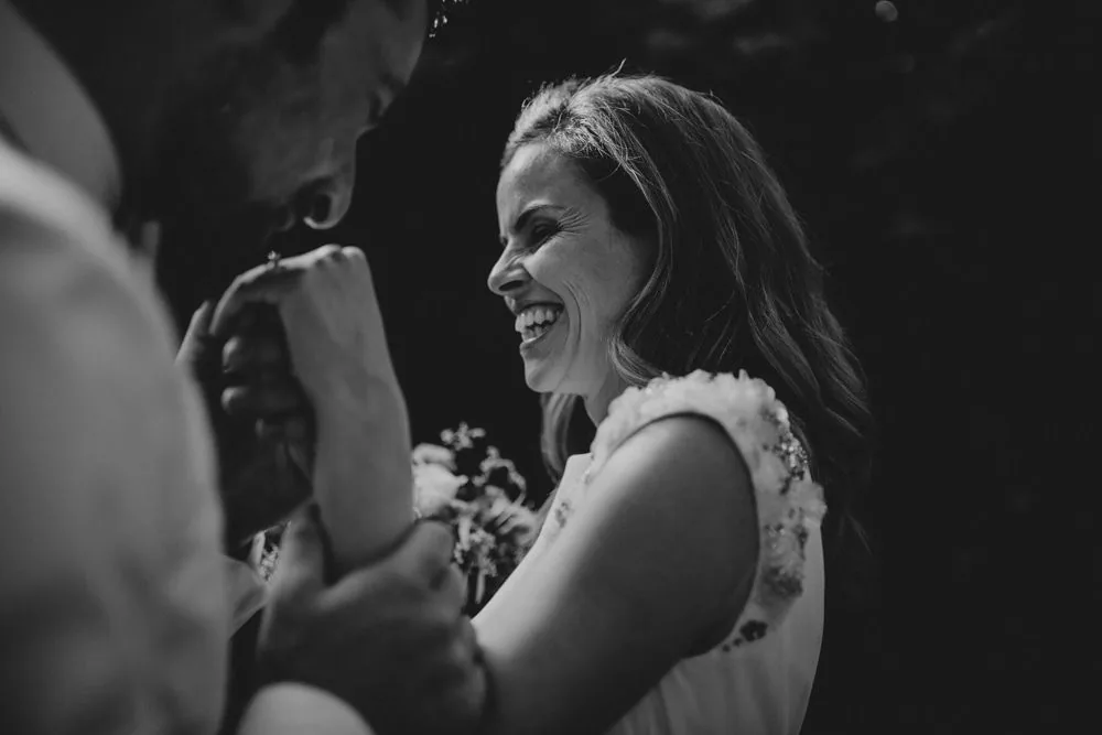Détails de décoration folk lors de la réception — mariage Bâle Suisse 2022