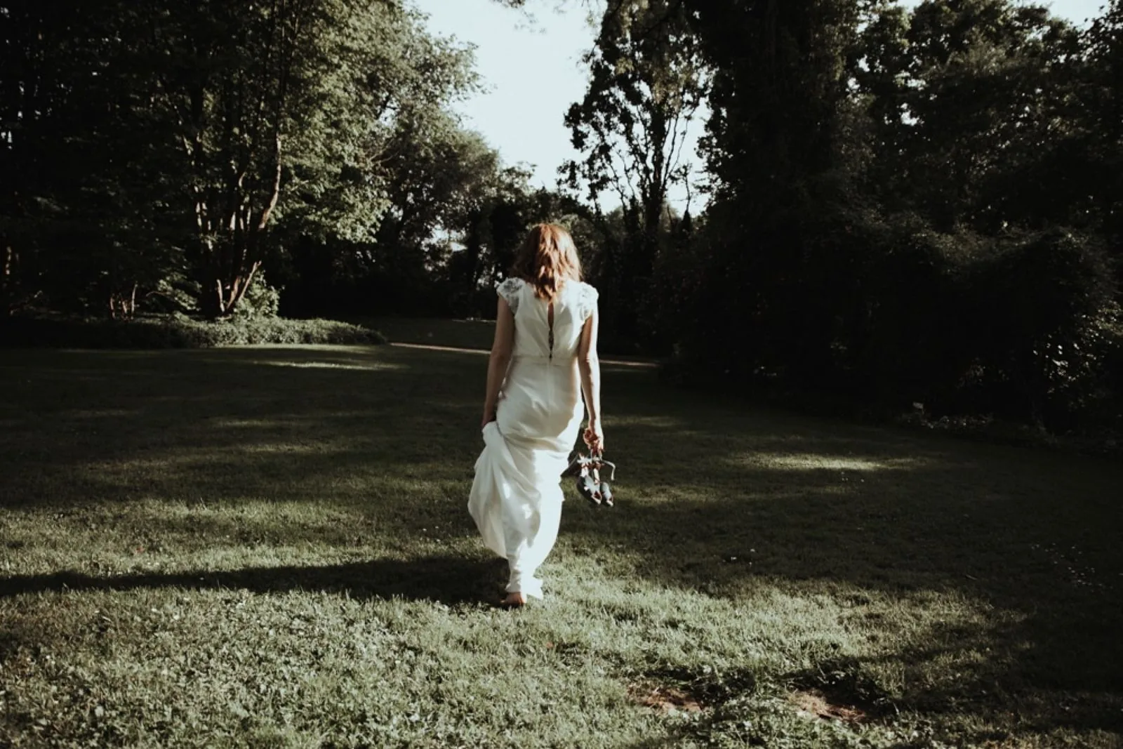 Portraits de soirée lors du mariage folk — jardins de Bâle, Karolina & David 2022