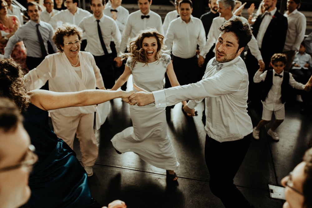Ambiance de fin de soirée — mariage folk Karolina & David, Bâle Suisse 2022 · ANtO photographe mariage