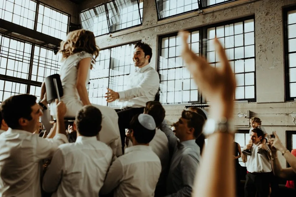 Dernières lumières du mariage folk — jardins de Bâle, Suisse 2022