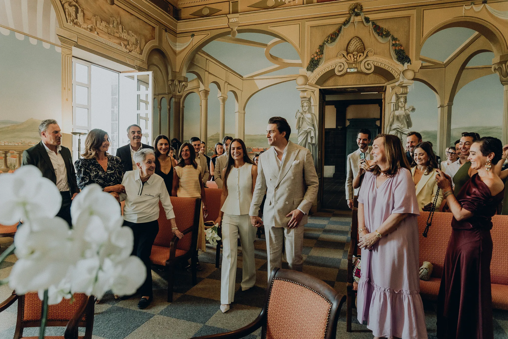 Les invités pendant la cérémonie civile à Clermont-Ferrand