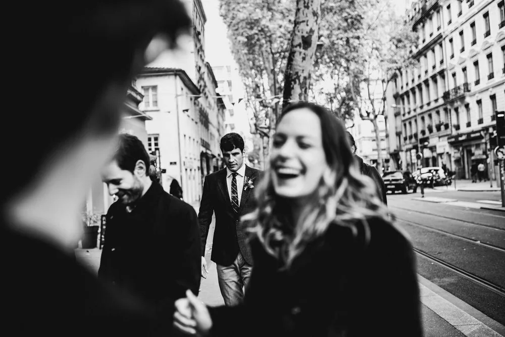 Arrivée des mariés devant la mairie du 3ème arrondissement de Lyon — mariage civil C & M 2022