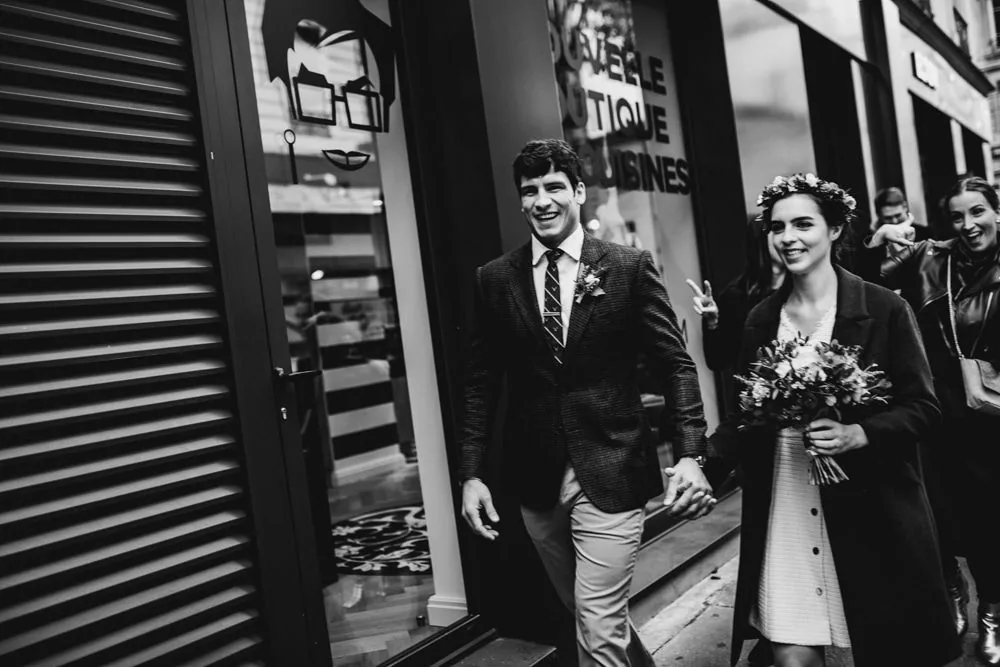Familles qui se rassemblent dans la mairie de Lyon — reportage mariage civil