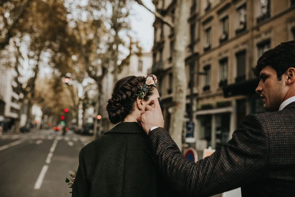 Regards et émotions avant la cérémonie civile à la mairie de Lyon — reportage mariage