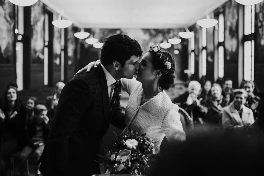 Couple de mariés dans les rues du 3ème arrondissement de Lyon — mariage civil 2022