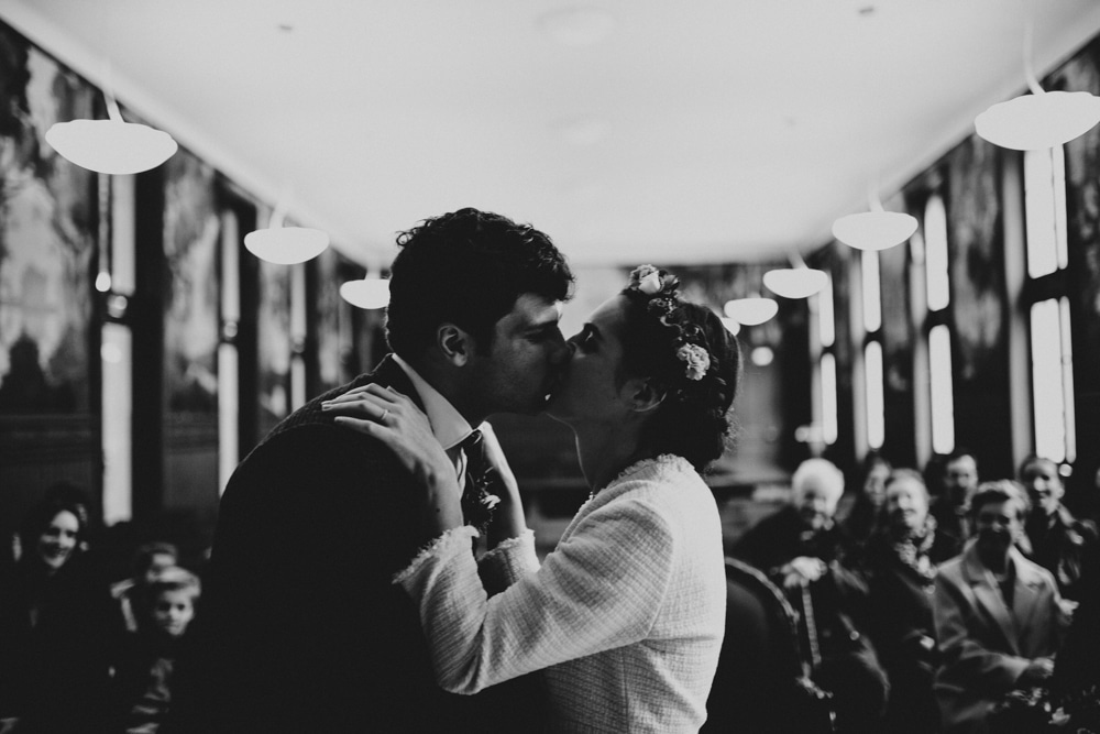 Façades lyonnaises et mariés — portrait mariage civil Lyon 3ème · ANtO photographe mariage