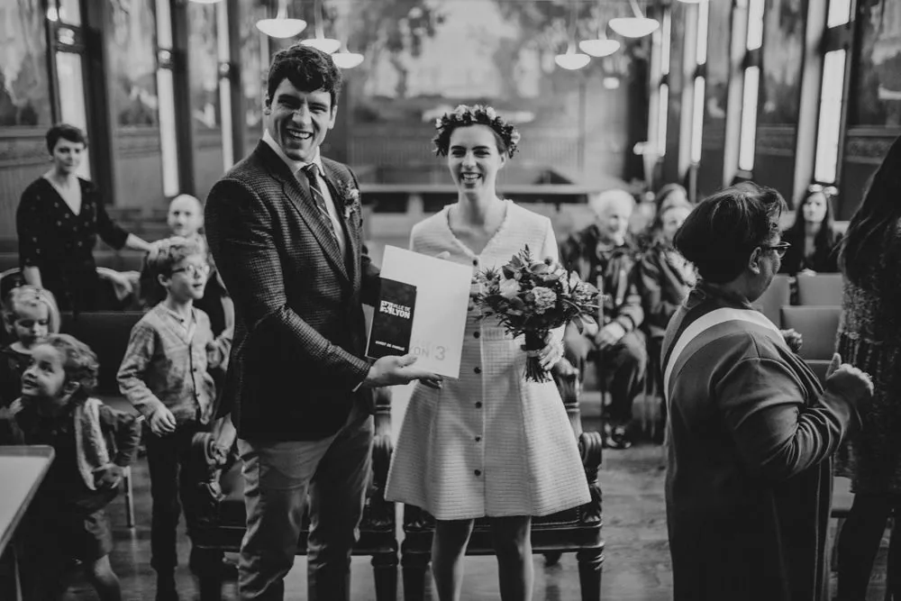 Ambiance festive après le mariage civil mairie du 3ème Lyon — C & M 2022