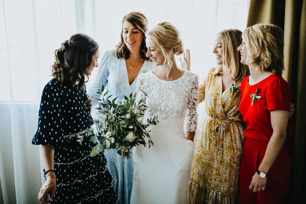 Détails du cocktail et de la décoration florale, mariage au Domaine du Gouverneur 2022