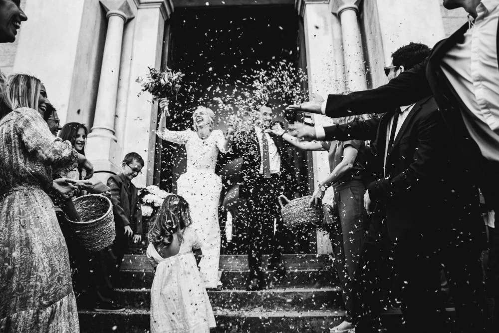 Ambiance chaleureuse du chapiteau de réception, mariage au Domaine du Gouverneur Monthieux 2022