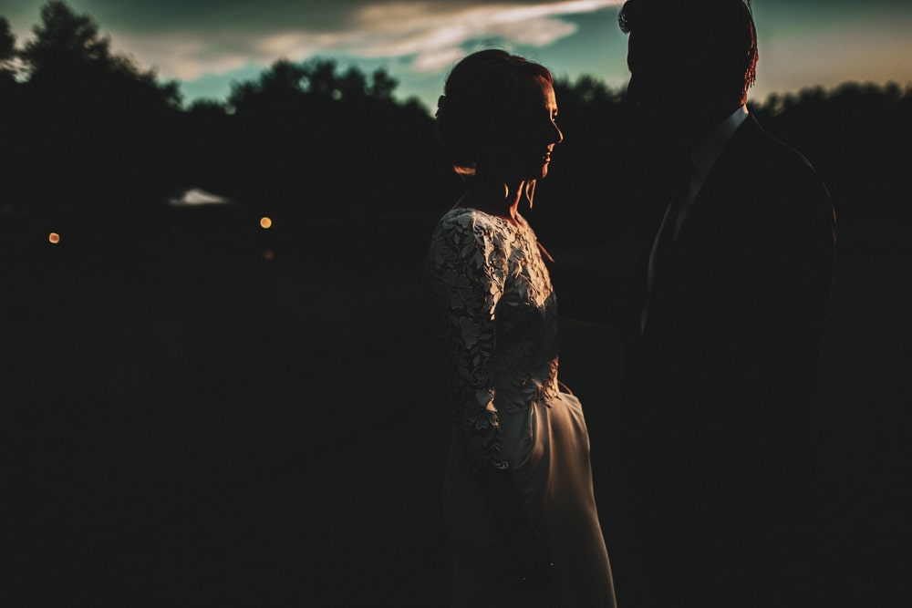 Derniers instants de fête lors de la soirée du mariage de Marie et Mathieu, Domaine du Gouverneur 2022 — ANtO photographe Auvergne