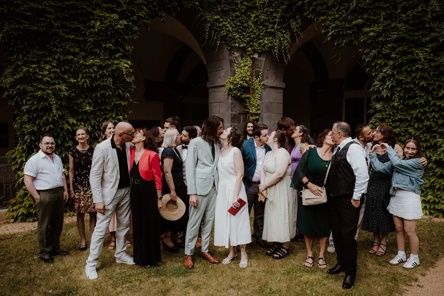 Mariage au Pavillon Fani à Thiers — les invités réunis