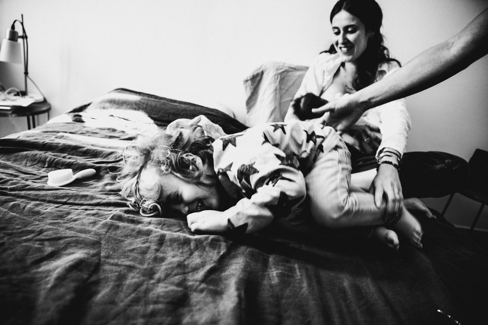 Portrait de famille en noir et blanc à Thiers — ANtO photographe, Auvergne
